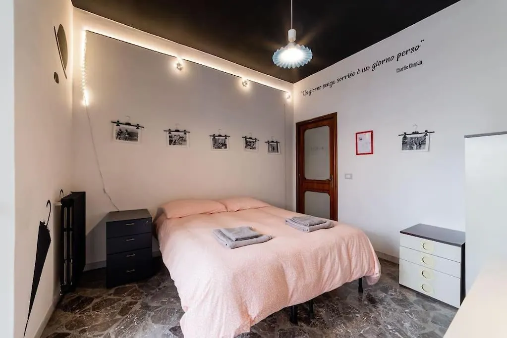 Arts House Lejlighed Bari 0*,  Italien